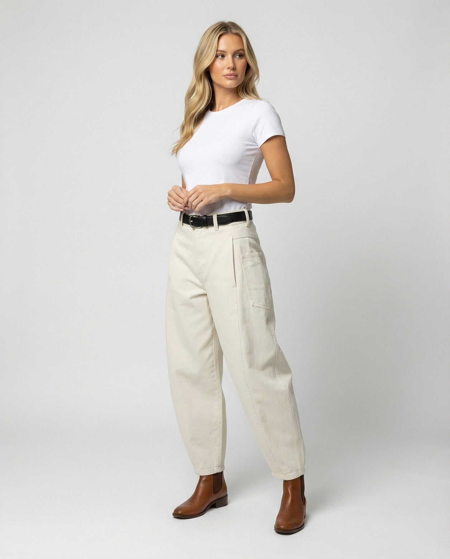 Damen hochtaillierte extraweite Twill-Hose mit großen aufgesetzten Taschen und Kellerfalten in Schwarz