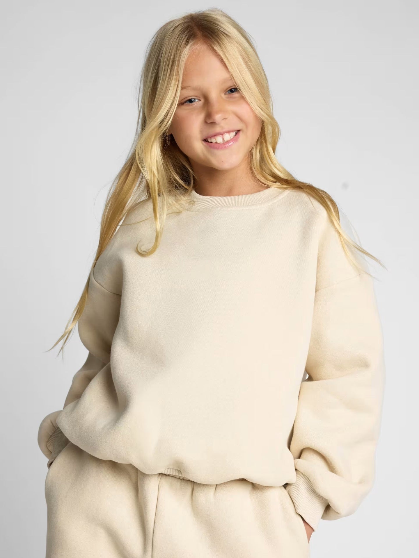 Damen bequemer Sweatshirt mit überschnittenen Schultern und hohem Kragen in Khaki