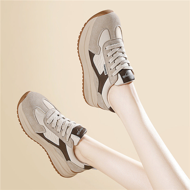 Damen sportliche Sneaker mit bequemer Laufsohle in Khaki