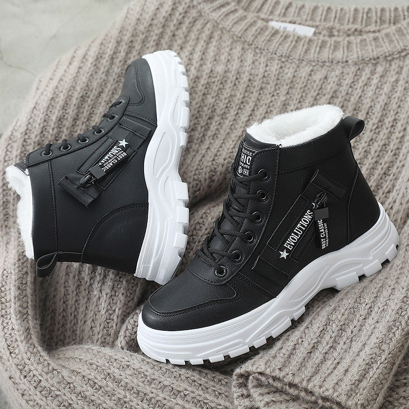 Damen Winter Sneaker mit kuscheligem Innenfutter und robustem Sohlenprofil in Weiß
