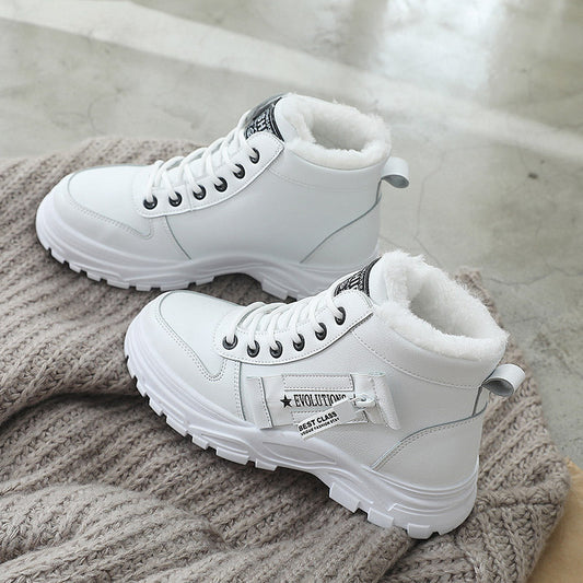 Damen Winter Sneaker mit kuscheligem Innenfutter und robustem Sohlenprofil in Weiß