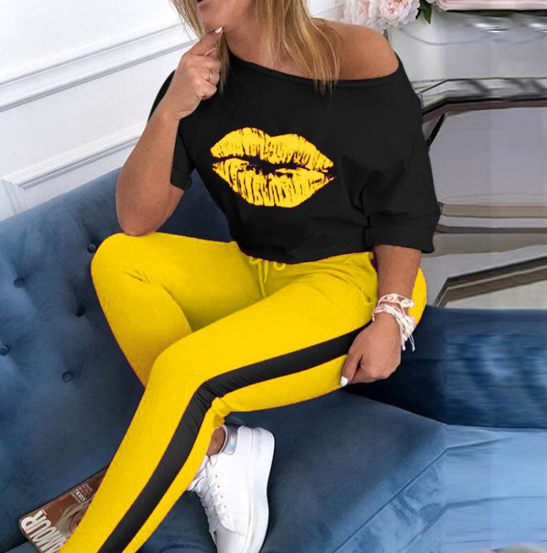 Damen stylisches T-Shirt mit Lippenmotiv in Magenta