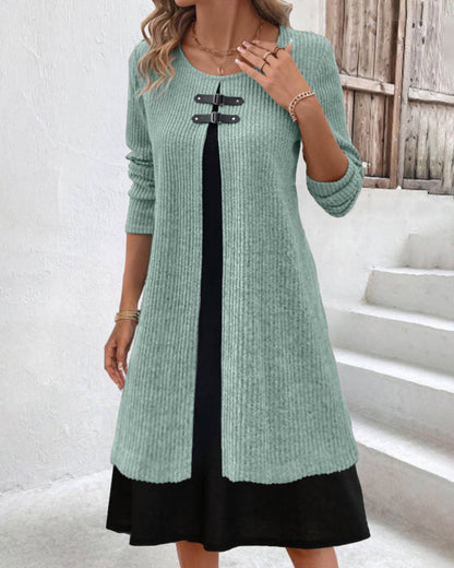 Rippenkleid mit langen Ärmeln in Grau