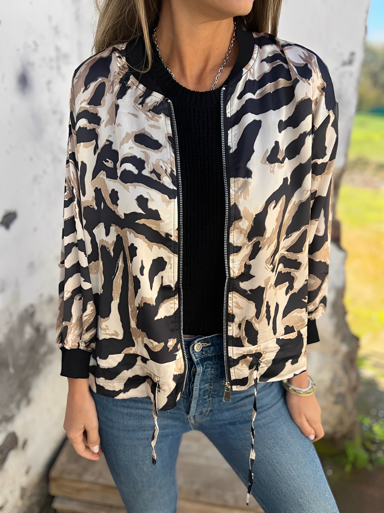 Moderne Damenjacke mit Reißverschluss in Rosa