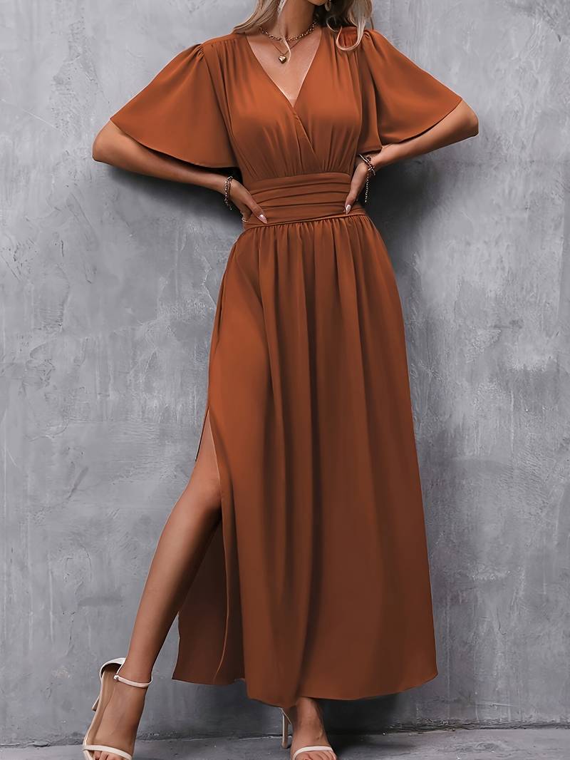 Lolas-Mode – kleid mit rüschenkragen und plissierter taille