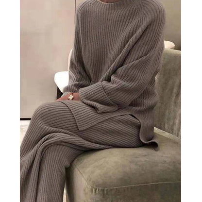 Damen Strickanzug mit weichem Rippenmuster und weitem Schnitt in Aprikose