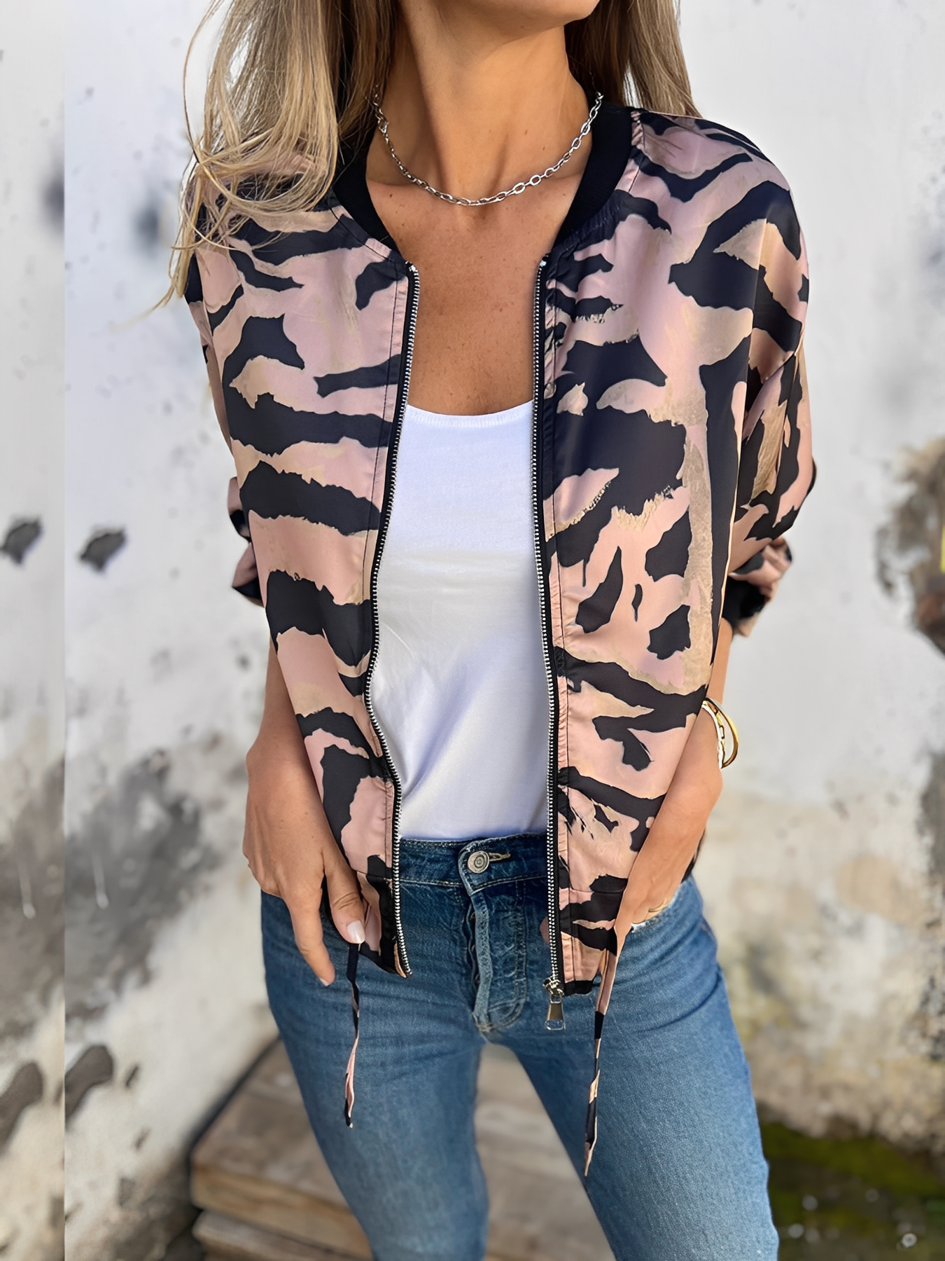 Moderne Damenjacke mit Reißverschluss in Rosa