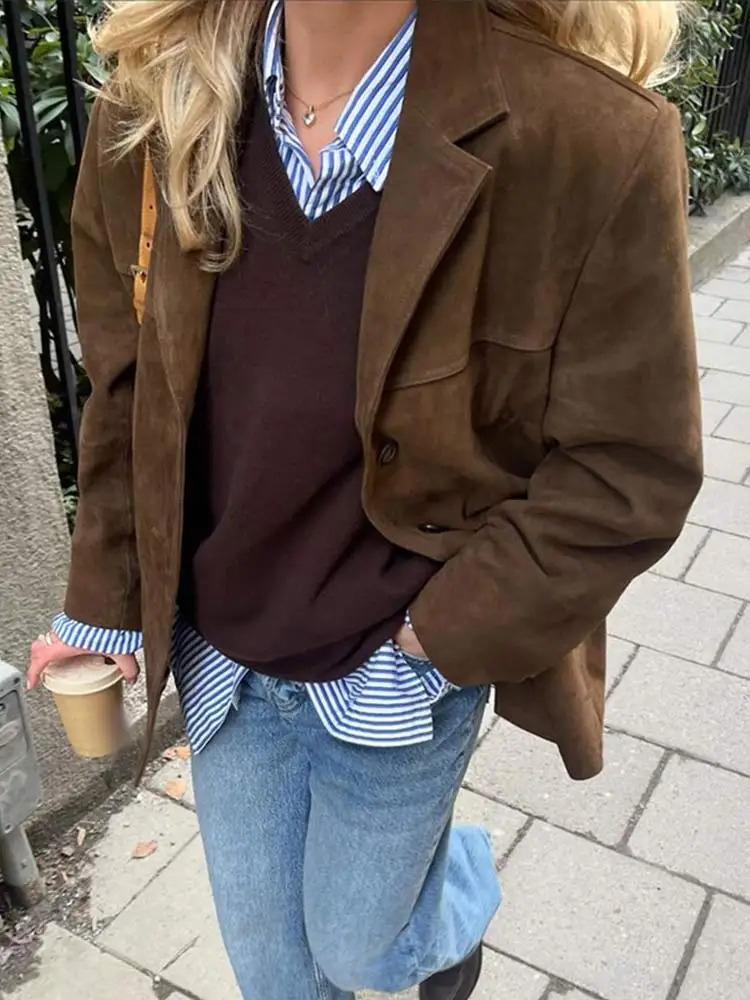 Übergroßer brauner Trenchcoat mit breitem Revers Ideal für Herbst/Winter in Braun