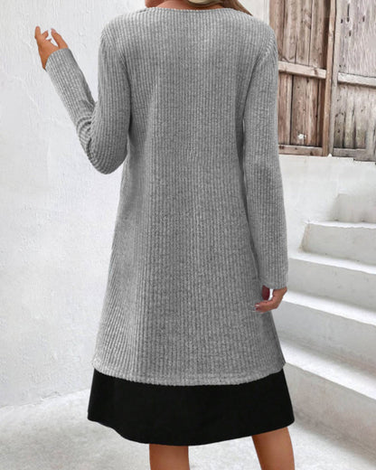 Rippenkleid mit langen Ärmeln in Grau