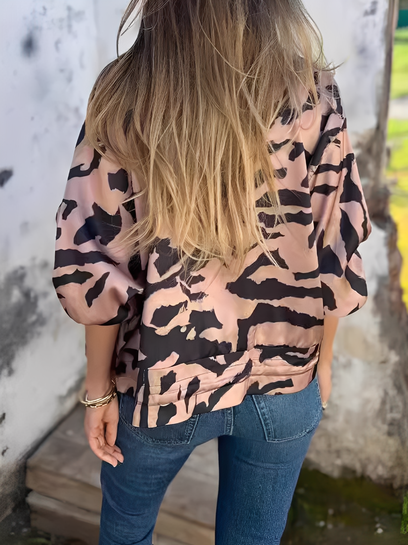Moderne Damenjacke mit Reißverschluss in Rosa
