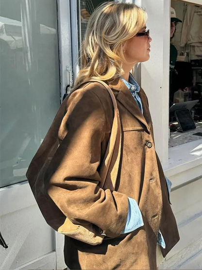 Übergroßer brauner Trenchcoat mit breitem Revers Ideal für Herbst/Winter in Braun