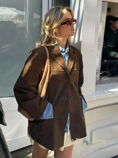 Übergroßer brauner Trenchcoat mit breitem Revers Ideal für Herbst/Winter in Braun