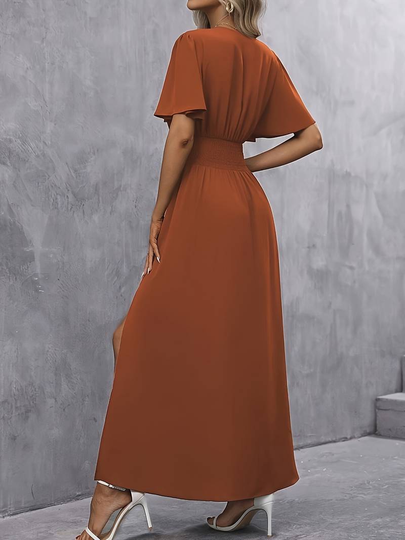 Lolas-Mode – kleid mit rüschenkragen und plissierter taille