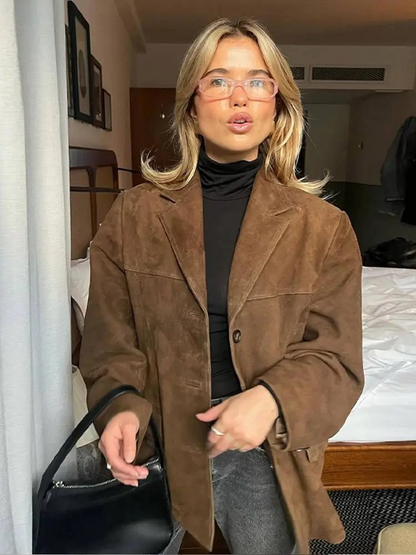 Übergroßer brauner Trenchcoat mit breitem Revers Ideal für Herbst/Winter in Braun