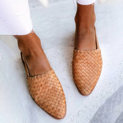 Vintage Geflochtene Spitzflache Schuhe in Braun