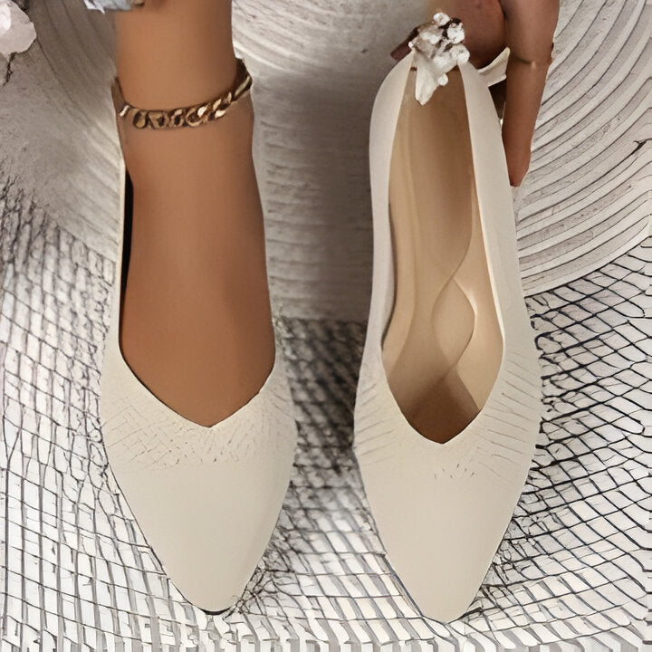 Damen flache Schuhe mit spitzer Form in Beige