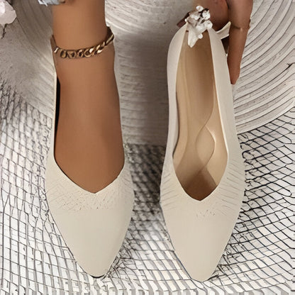 Damen flache Schuhe mit spitzer Form in Beige
