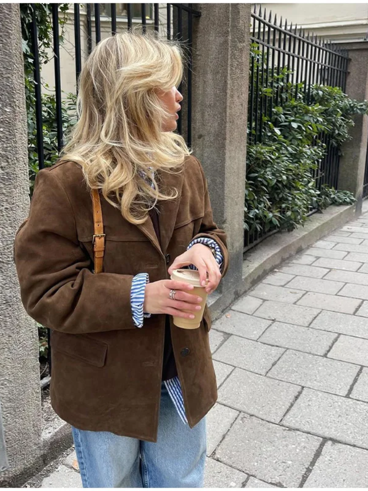 Übergroßer brauner Trenchcoat mit breitem Revers Ideal für Herbst/Winter in Braun