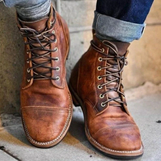 Robuste Stiefel für Herren in 38
