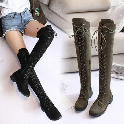 Damen kniehohe Stiefel mit kantigem Look in Schwarz