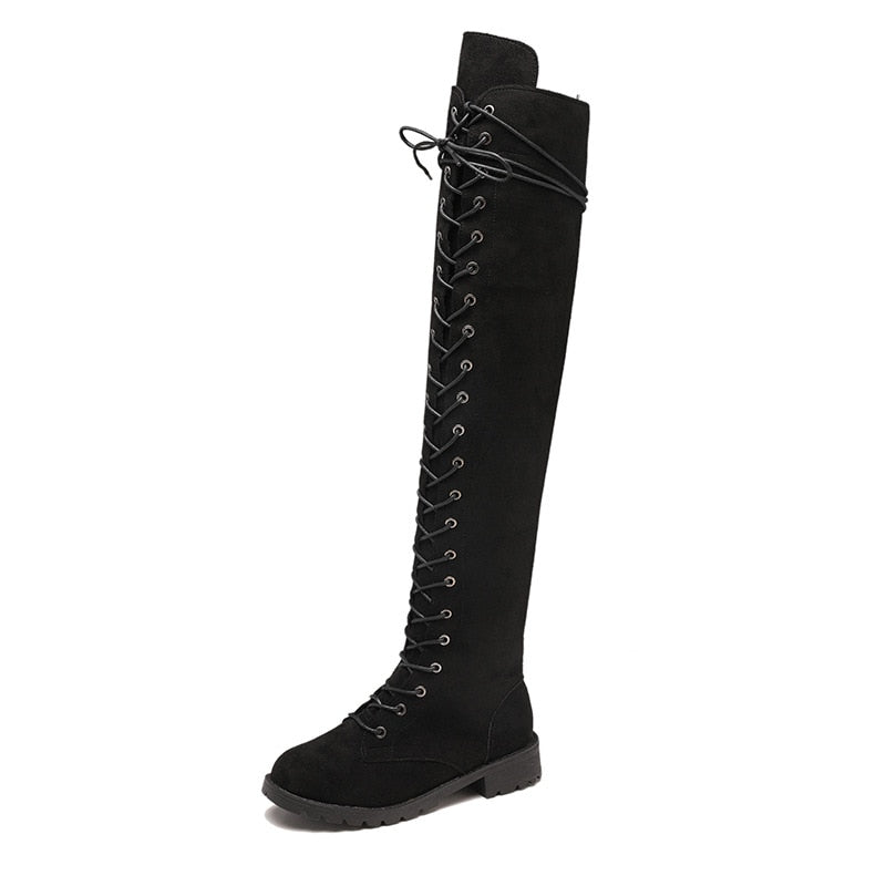 Damen kniehohe Stiefel mit kantigem Look in Schwarz