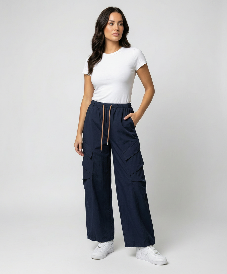 Damen hochgeschnittene weite Freizeit-Hose im Utility-Look mit großen Klappentaschen und Kordelzugbund in Dunkelblau