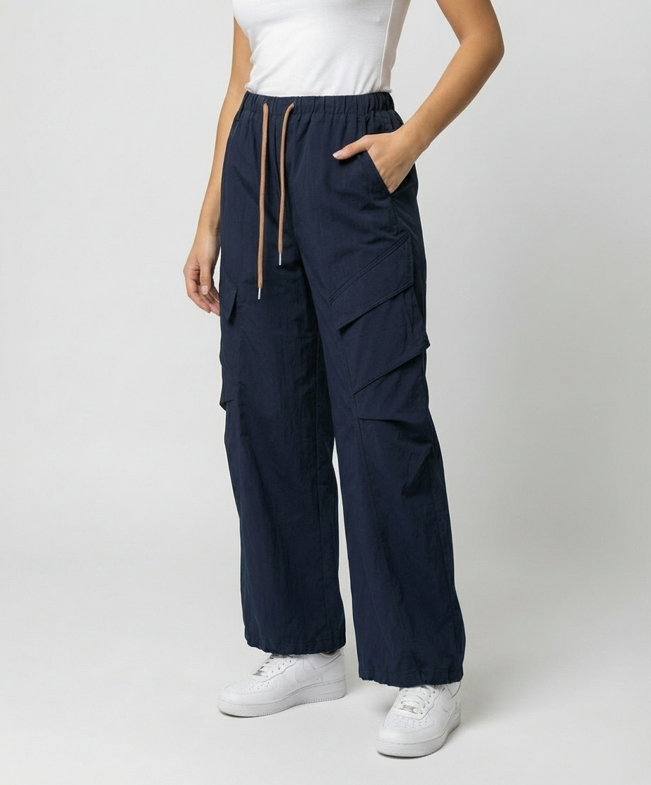 Damen hochgeschnittene weite Freizeit-Hose im Utility-Look mit großen Klappentaschen und Kordelzugbund in Dunkelblau