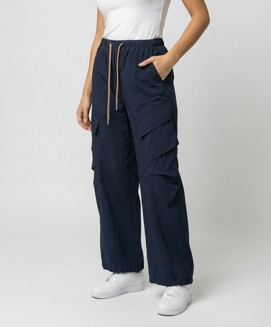 Damen hochgeschnittene weite Freizeit-Hose im Utility-Look mit großen Klappentaschen und Kordelzugbund in Dunkelblau