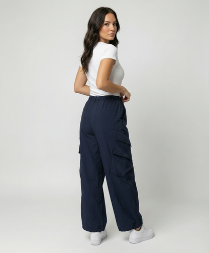 Damen hochgeschnittene weite Freizeit-Hose im Utility-Look mit großen Klappentaschen und Kordelzugbund in Dunkelblau