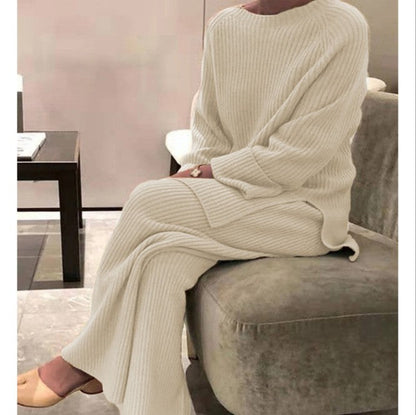 Damen Strickanzug mit weichem Rippenmuster und weitem Schnitt in Aprikose
