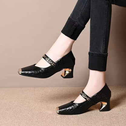 Damen Elegante Mary Jane Pumps mit trendigem Metallakzent in Weinrot