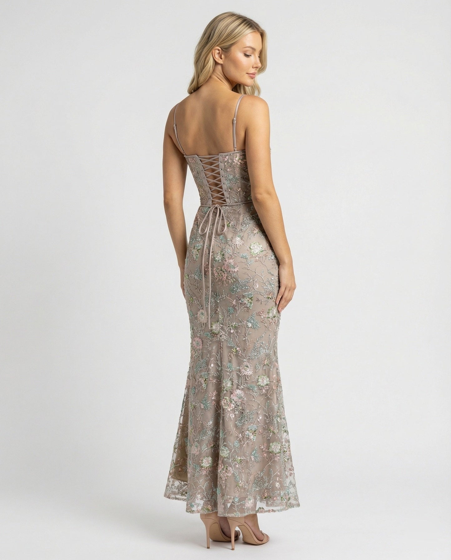 Abendkleid lang mit Spitze und Stickerei in Olivgrün