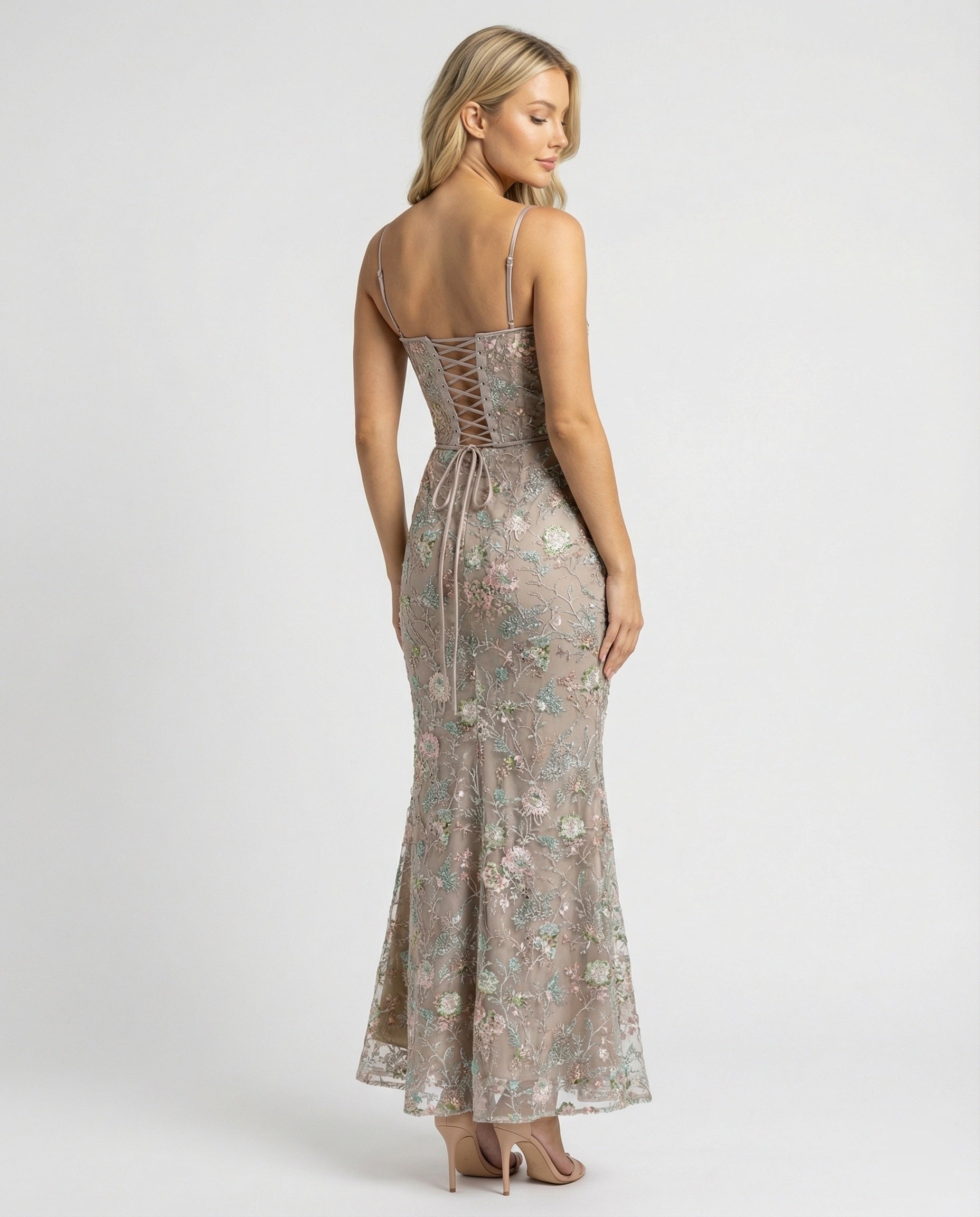 Abendkleid lang mit Spitze und Stickerei in Olivgrün