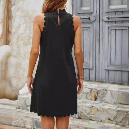 Damen ärmelloses Kleid mit Scalloped-Ausschnitt und fließendem Schnitt in Schwarz