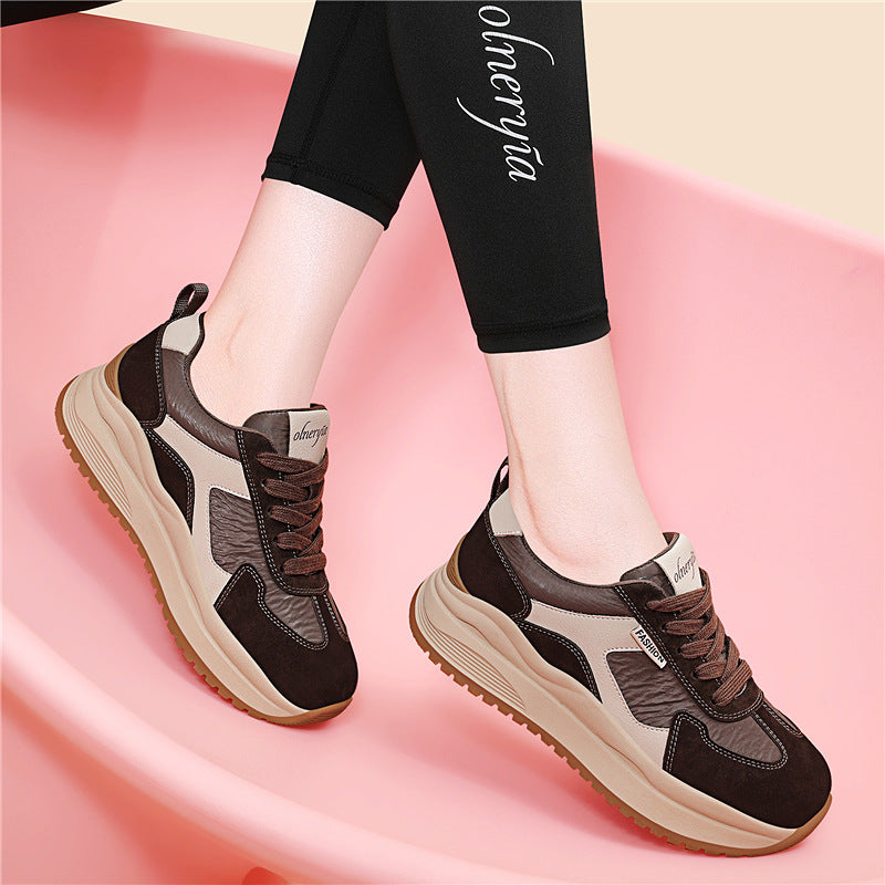 Damen sportliche Sneaker mit bequemer Laufsohle in Khaki