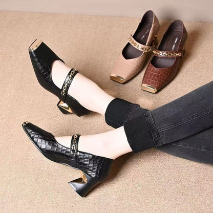 Damen Elegante Mary Jane Pumps mit trendigem Metallakzent in Schwarz