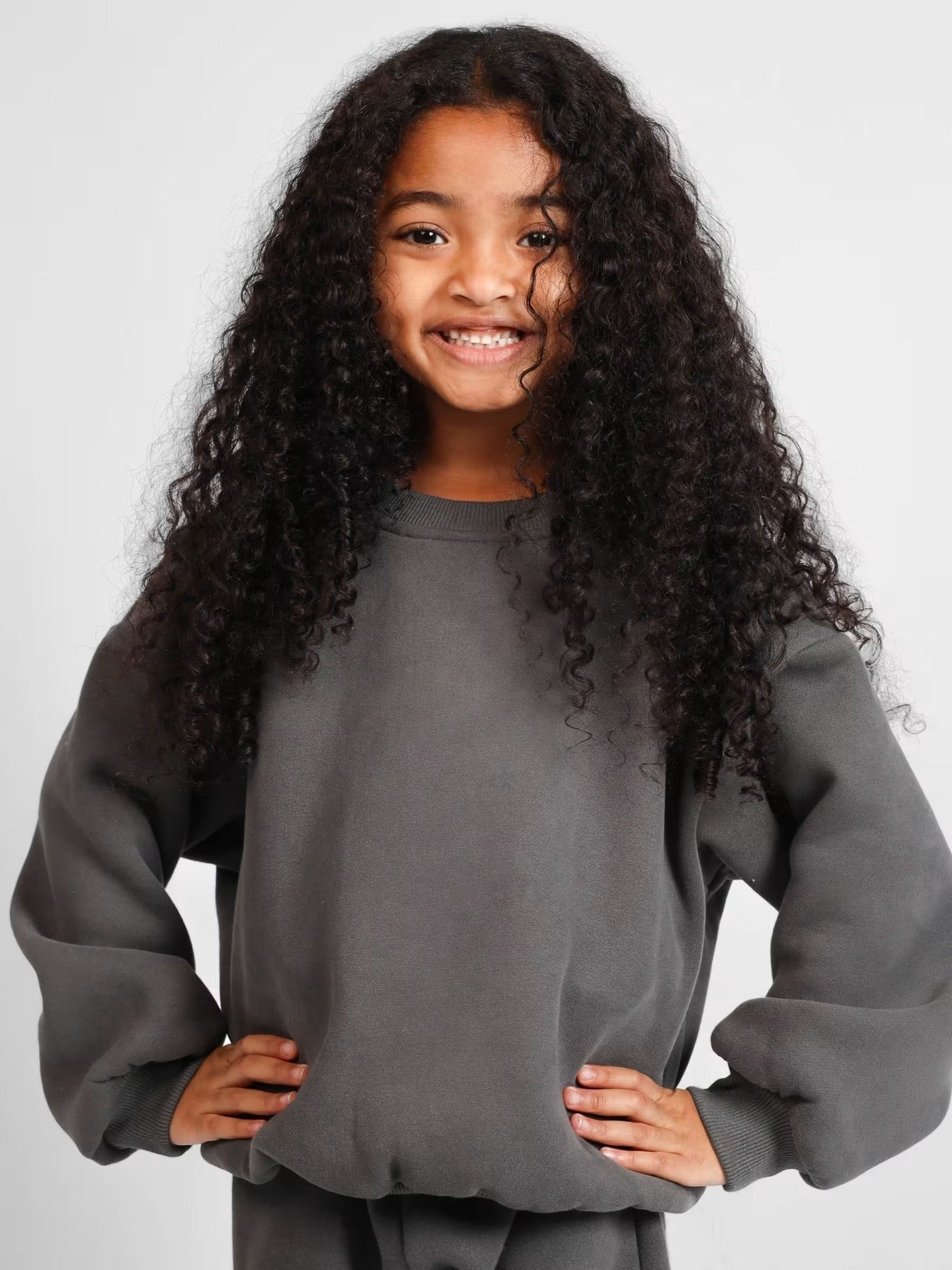 Damen bequemer Sweatshirt mit überschnittenen Schultern und hohem Kragen in Khaki