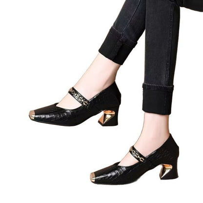 Damen Elegante Mary Jane Pumps mit trendigem Metallakzent in Schwarz