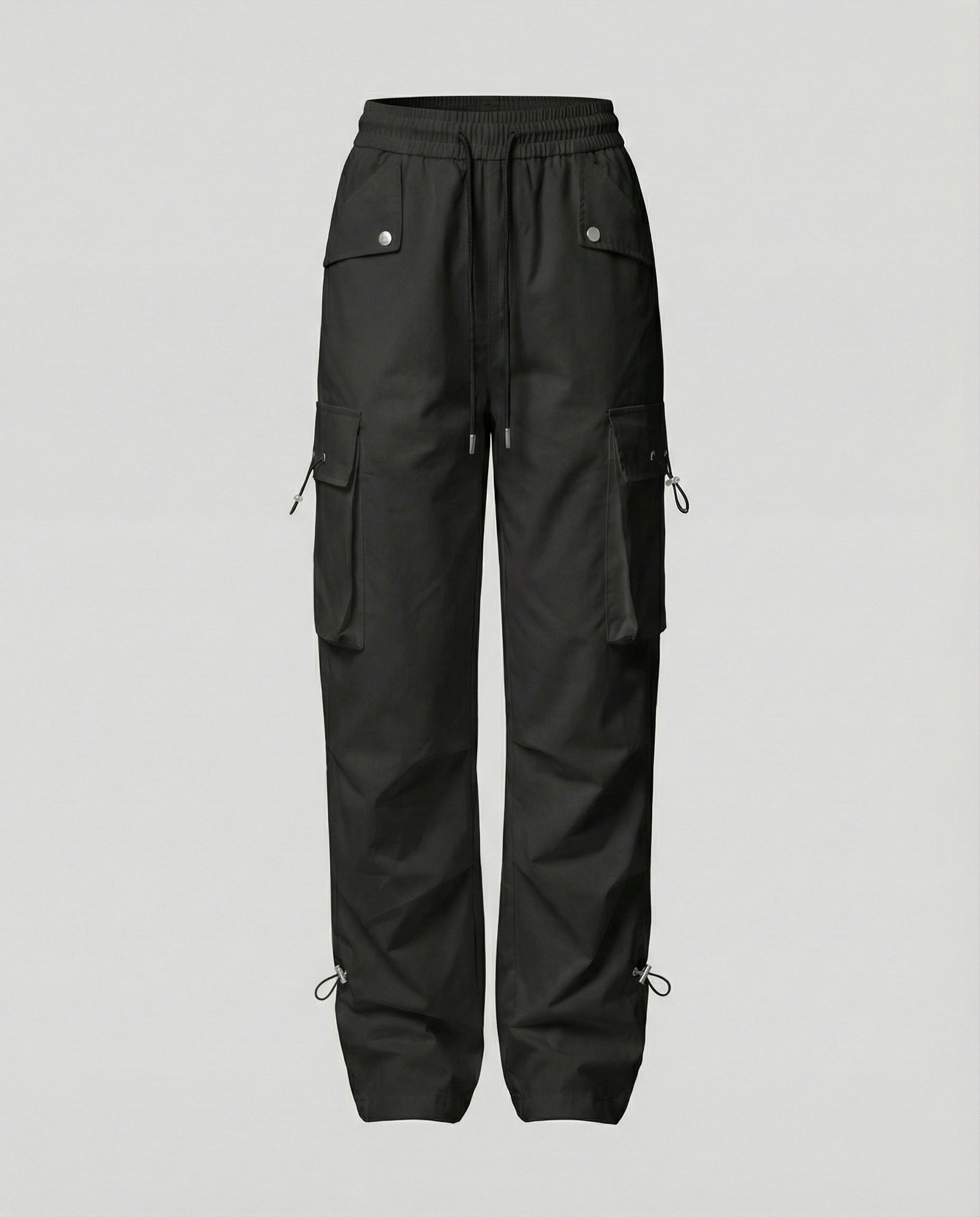Damen weite Cargo-Hose mit elastischem Bund, großen Klappentaschen und verstellbarem Saum in Schwarz