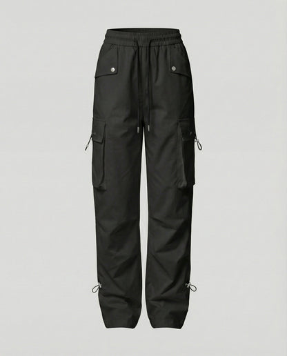 Damen weite Cargo-Hose mit elastischem Bund, großen Klappentaschen und verstellbarem Saum in Schwarz