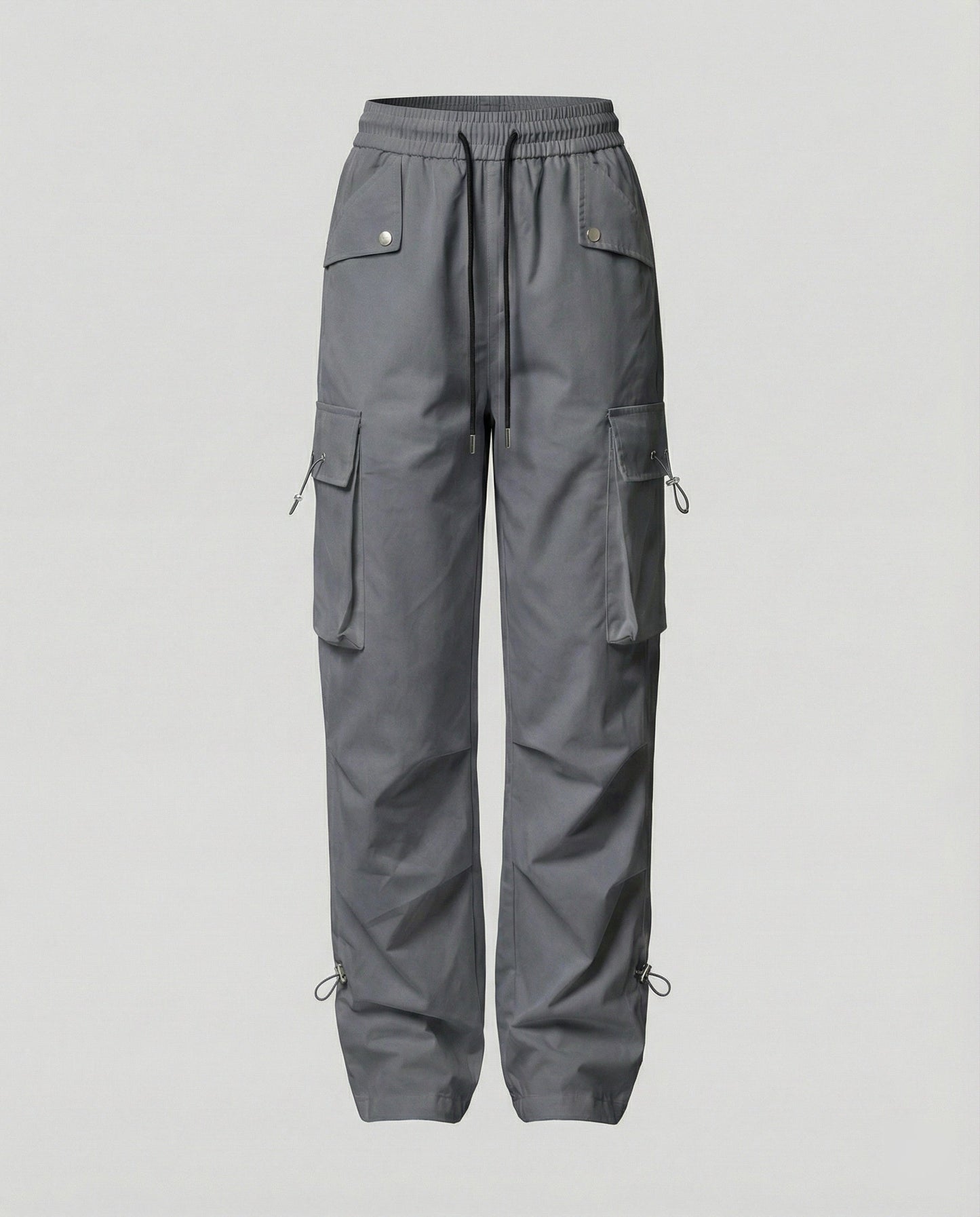 Damen weite Cargo-Hose mit elastischem Bund, großen Klappentaschen und verstellbarem Saum in Schwarz