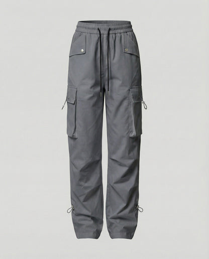 Damen weite Cargo-Hose mit elastischem Bund, großen Klappentaschen und verstellbarem Saum in Schwarz