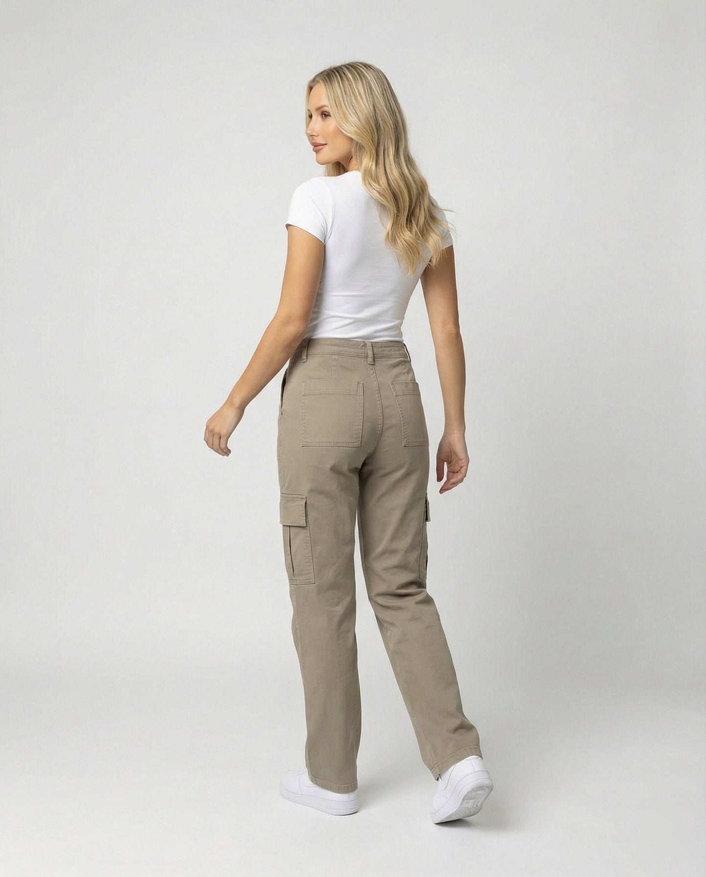 Damen hochgeschnittene Workwear-Cargohose mit geradem Bein und aufgesetzten Klapptaschen in Khaki