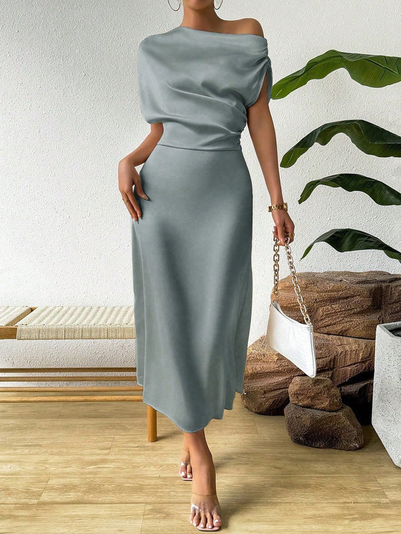 Damen Elegantes und fließendes Abendkleid mit asymmetrischem Schnitt in Schwarz