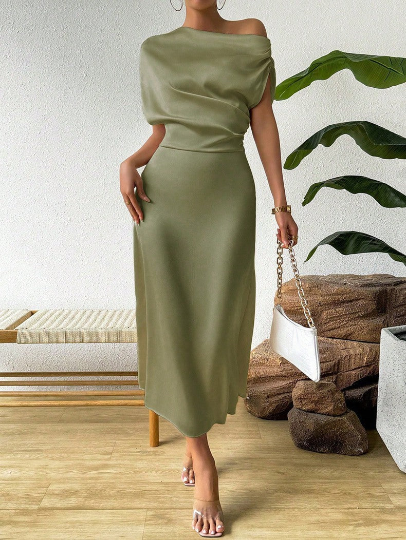 Damen Elegantes und fließendes Abendkleid mit asymmetrischem Schnitt in Grün