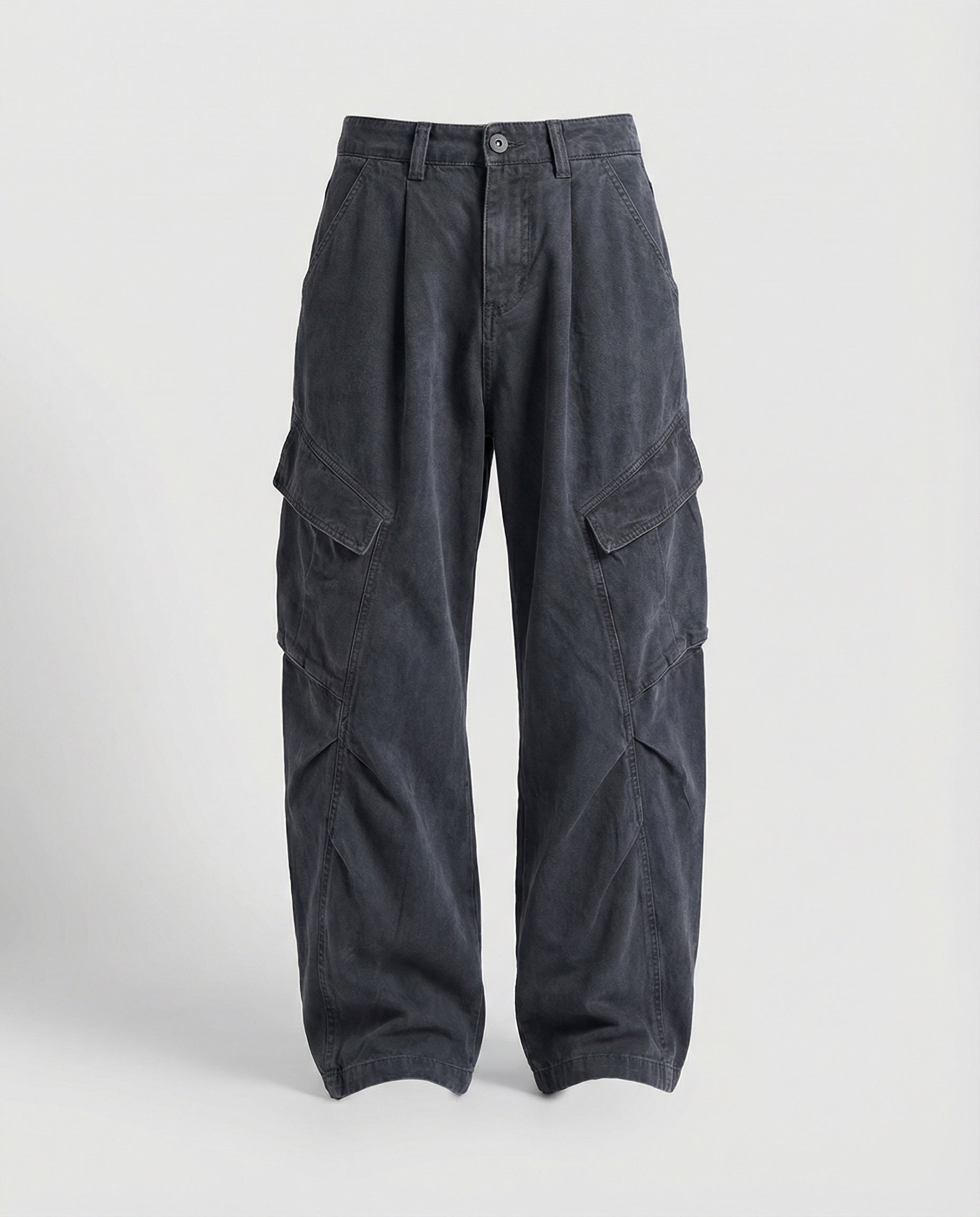 Damen weite Cargohose im Utility-Stil mit überlappenden Klappentaschen und markanter Nahtstruktur in Blau