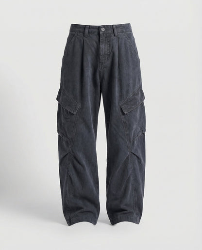 Damen weite Cargohose im Utility-Stil mit überlappenden Klappentaschen und markanter Nahtstruktur in Blau