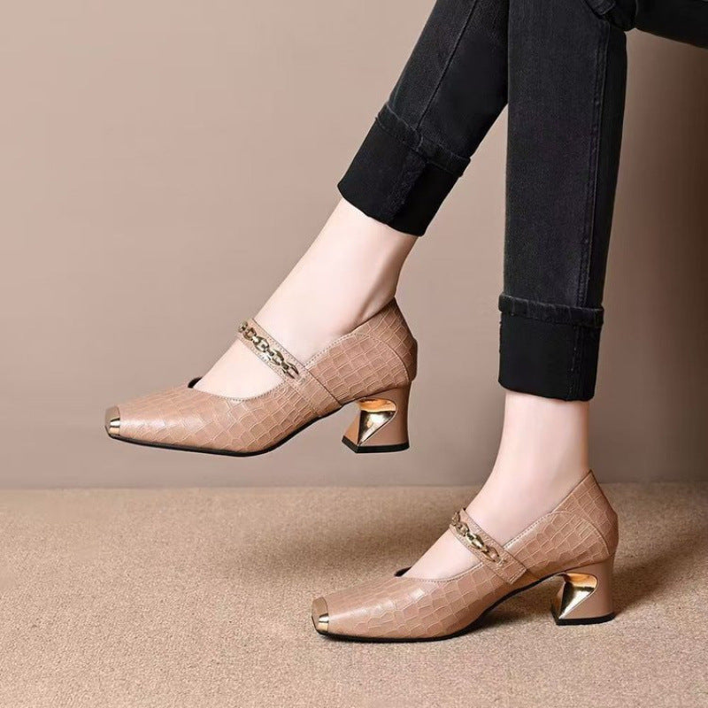 Damen Elegante Mary Jane Pumps mit trendigem Metallakzent in Schwarz