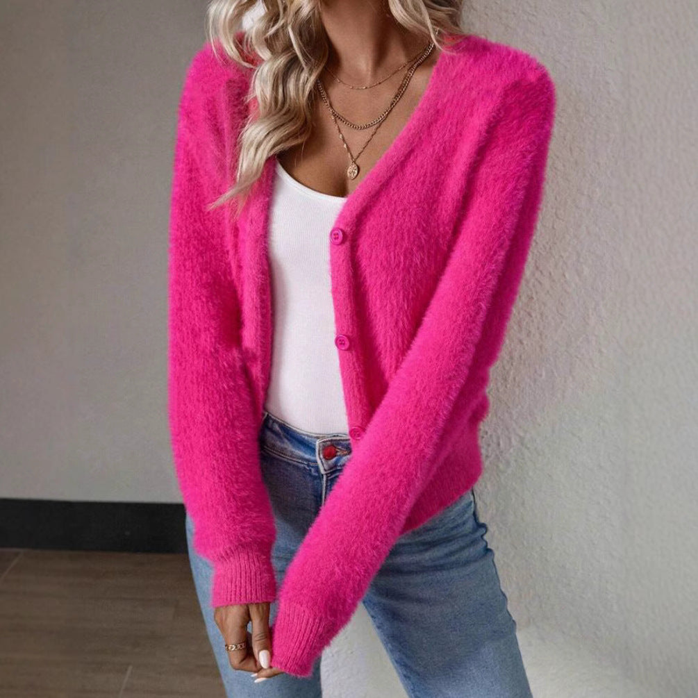 Strickjacke Damen kuschelig mit V-Ausschnitt und Knopfdetails in Schwarz