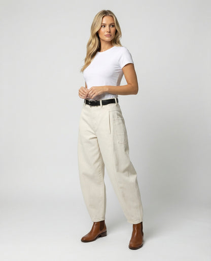 Damen hochtaillierte extraweite Twill-Hose mit großen aufgesetzten Taschen und Kellerfalten in Schwarz